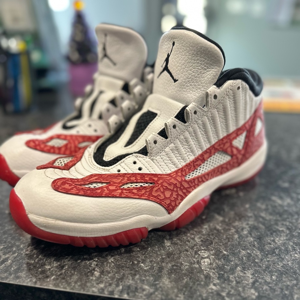Air Jordan 11 Retro Low IE Gym Red Cherry 919712-101 US Size 11 Men. VERY CLEAN